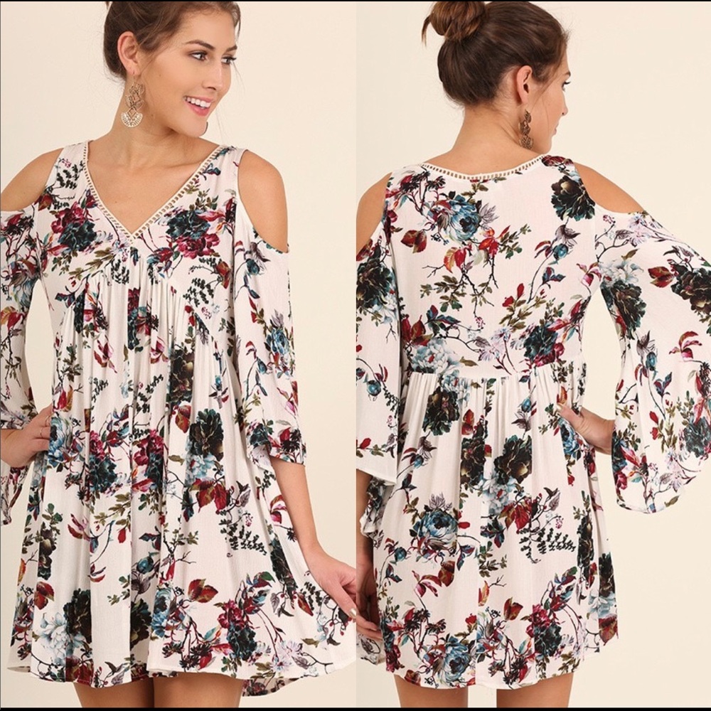 SALE! ❤️ Last one!!Super Cute!! Women’s Spring/Summer Cold Shoulder Floral Dress
